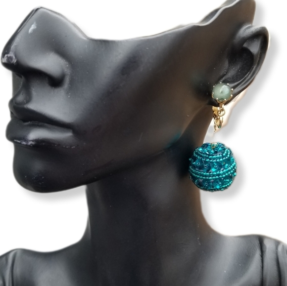 1960S MADE IN HONG KONG BLUE & GOLD SEQUIN BALL DROP CLIP ON EARRINGS - Picture 2 of 5